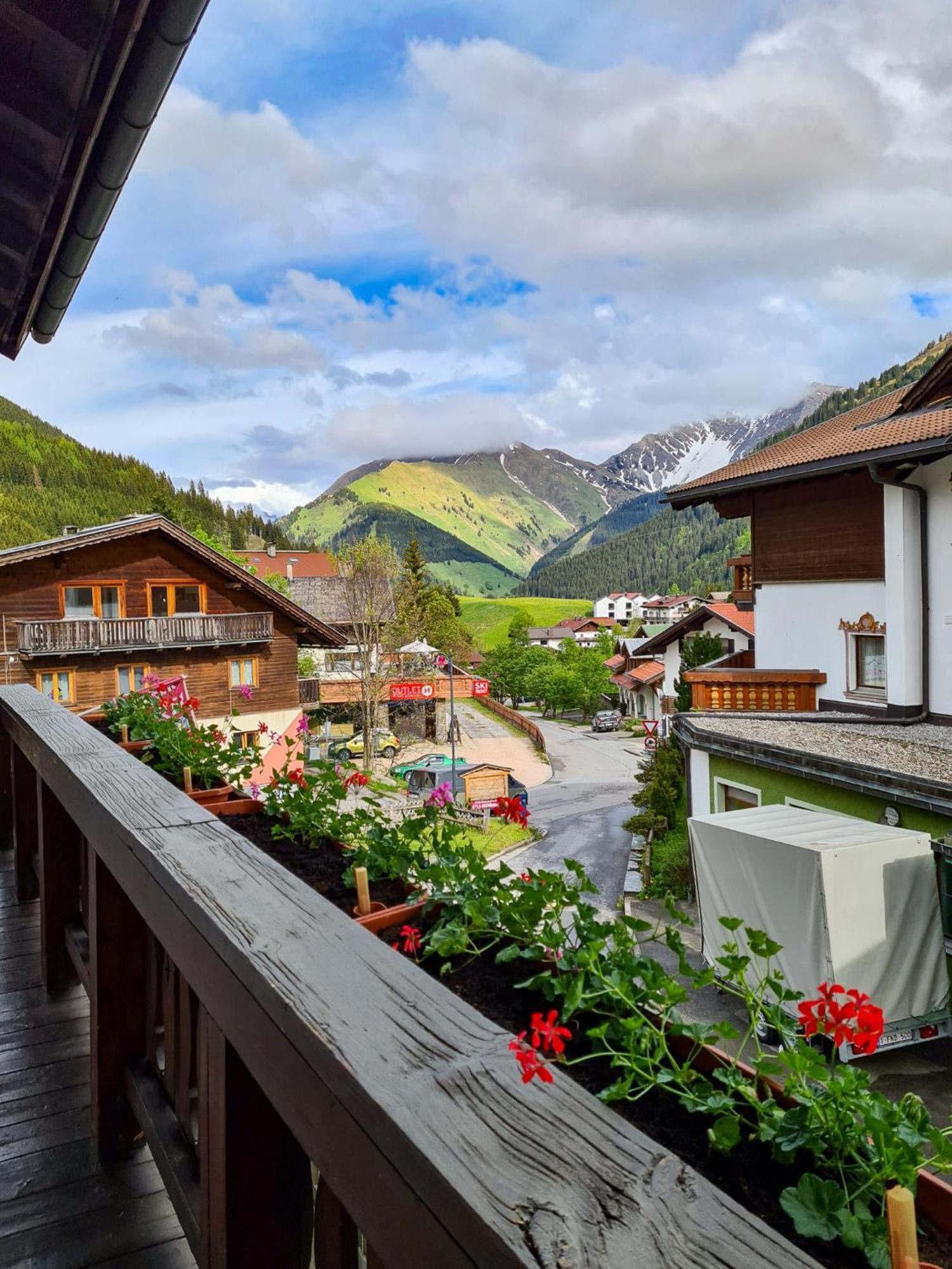 Haus Daheim Bed & Breakfast Berwang Exterior photo
