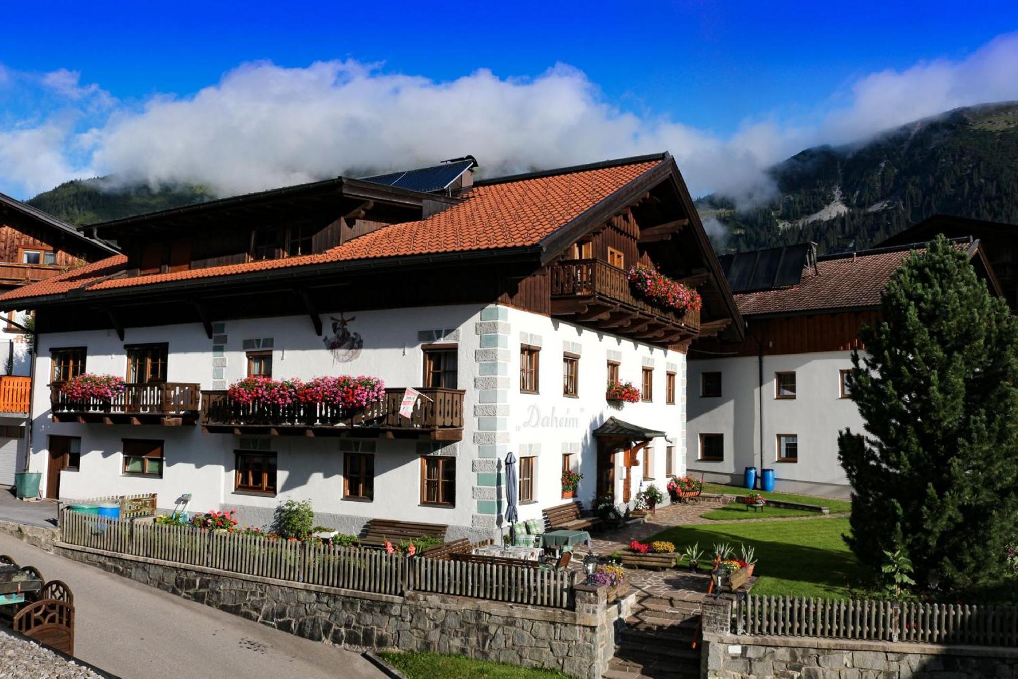 Haus Daheim Bed & Breakfast Berwang Exterior photo